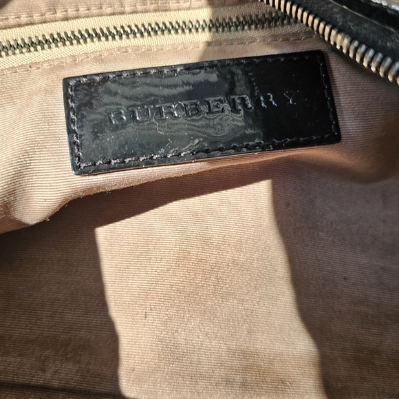 Burberry Ashmore Supernova Shoulder Bag [Authentic] - Picture 3 of 16